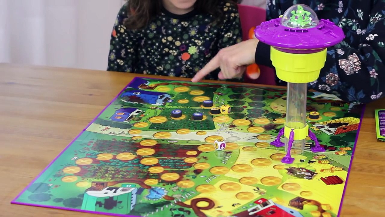 Invasión Alien! Un OVNI en la granja. Juego de mesa SUPERDivertilandia.