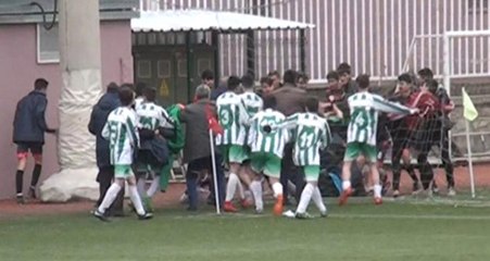 Taraftar, Amatör Maçtaki Kavgayı Spiker Gibi Anlattı