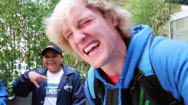 FLYING MY DOG WITH GIANT HELIUM BALLOONS!