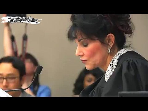 Kadın Yargıcın olimpiyat takımındaki jimnastikçilere cinsel saldırıdan 175 yıl hapis cezasına çarptırılan L. Nassar'ın mahkeme heyetine yazdığı mektuba verdiği tepki