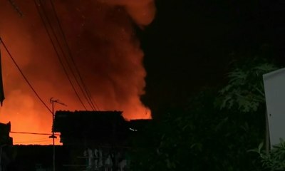 Kebakaran di Permukaan Padat Penduduk