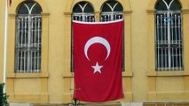 Ortodoks Kilisesinden Mehmetçiğe Türk bayraklı destek