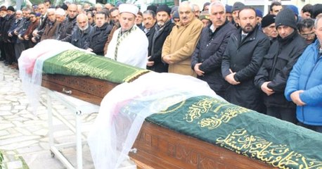 Almanya'da Feci Kazada Hayatını Kaybeden İzmitli Kardeşler, Son Yolculuğuna Duvaklarıyla Uğurlandı
