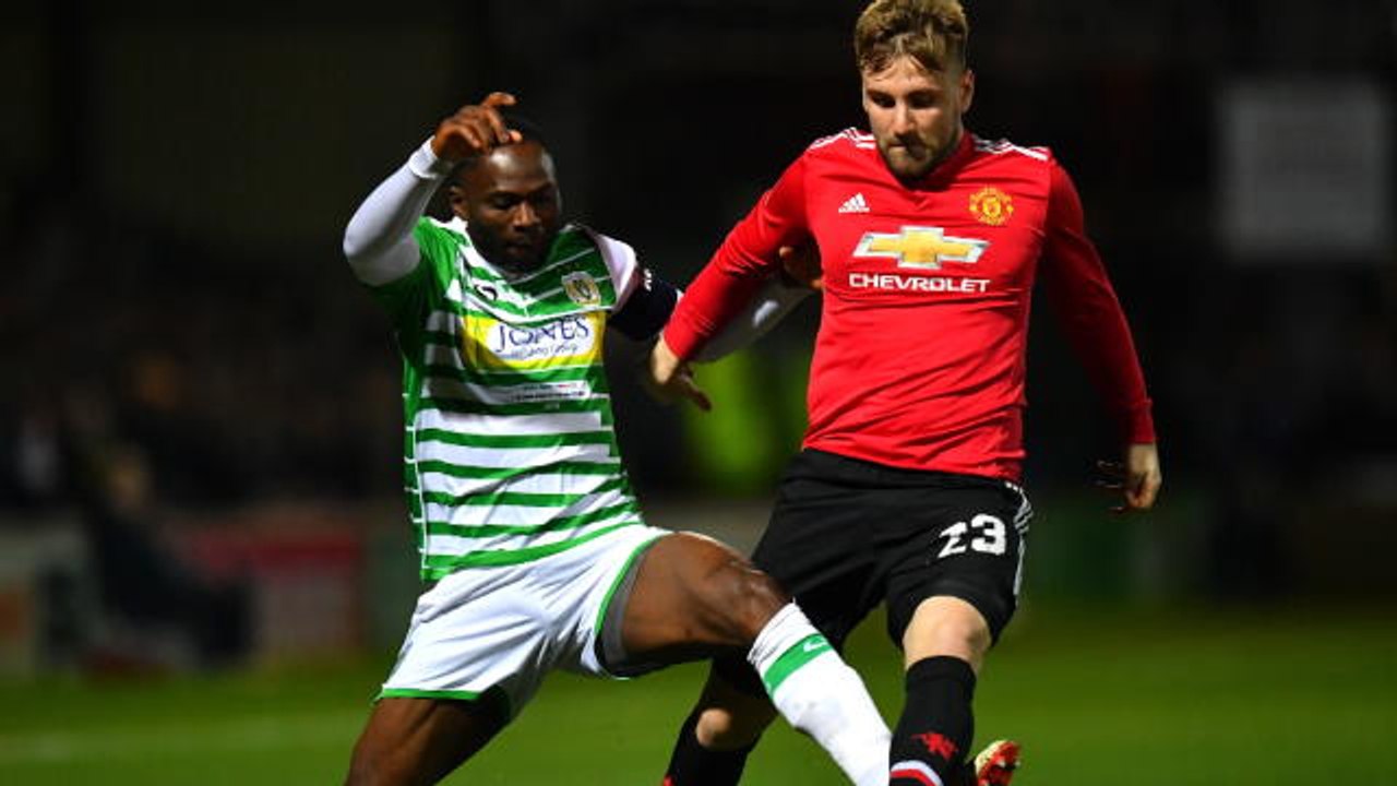 Mourinho praises 'professional' Man United