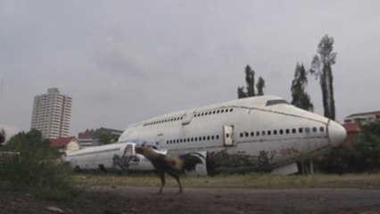 Tres aviones en un desguace sirven de hogar en Bangkok