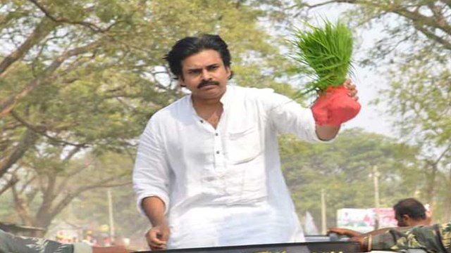 పవన్ అనంతపురం పర్యటన : రైతులతో పవన్ కళ్యాణ్ భేటీ !