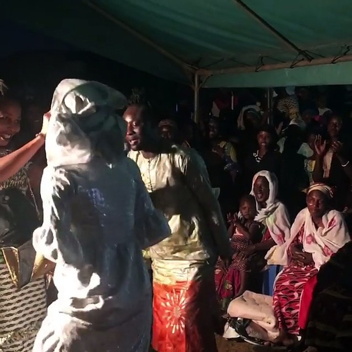 Prestation de danse Mandingue de Falone Bagboda danseuse de Serge Beynaud