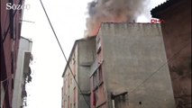 Beyoğlu'nda bir binanın çatısında yangın çıktı