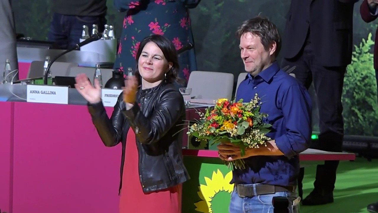 Realo-spitzenduo: grüne heben baerbock und habeck auf den schild