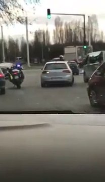 Un policier ouvre le feu sur un chauffard qui tente de s'echapper - Villeneuve-la-Garenne