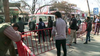 Alrededor de un centenar de muertos en atentado en Afganistán