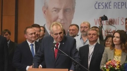 El euroescéptico Zeman será cinco años más presidente de la República Checa
