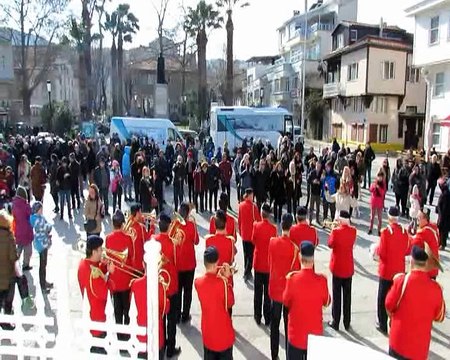 Mudanyalı Mübadiller 95. Yıl Anısına Denize Karanfil Bıraktılar