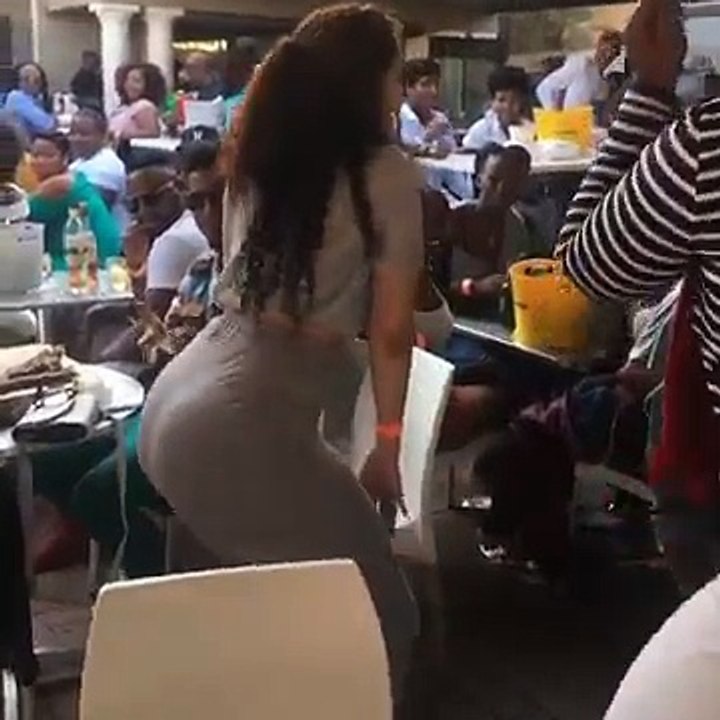 DAMN_she_can_dance!___Eyadini_Durban_July_Weekend_2017