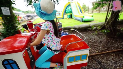 幼稚園的營火晚會在小牛仔休閒農場 玩水遊樂園 溜滑梯遊戲場 小火車軌道玩具 營火晚會 放煙火 小朋友玩遊戲 妖怪手錶的歌 switch遊戲機 Sunny Yummy Kids TOYs