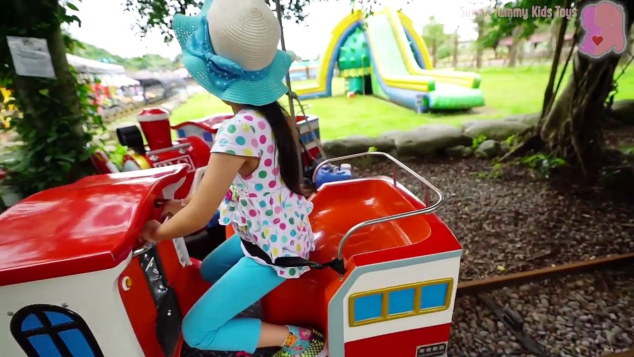 幼稚園的營火晚會在小牛仔休閒農場 玩水遊樂園 溜滑梯遊戲場 小火車軌道玩具 營火晚會 放煙火 小朋友玩遊戲 妖怪手錶的歌 switch遊戲機 Sunny Yummy Kids TOYs