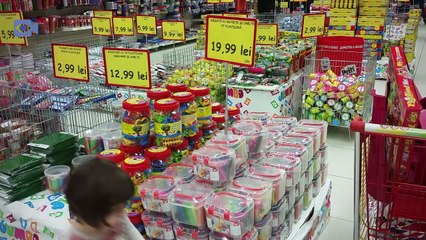 Happy Christmas shopping in Jumbo  with baby Mizn