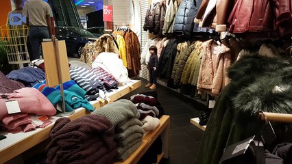 Shopping can be so funny with baby Mizn