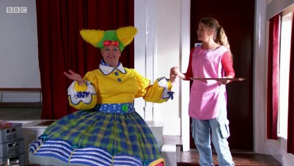 Gigglebiz Nana Knickerbocker mistakes a coffee morning for the panto Cinderella