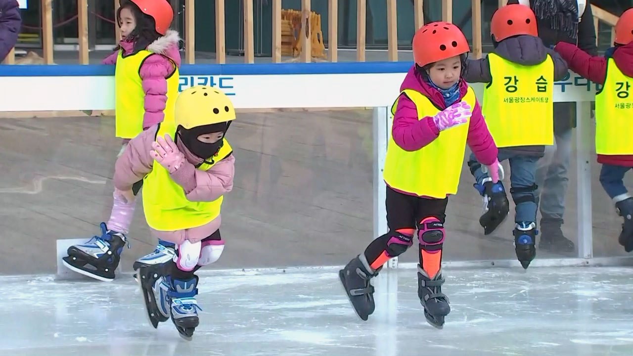 [날씨] 오늘 한파 주춤...도심 스케이트장 북적 / YTN