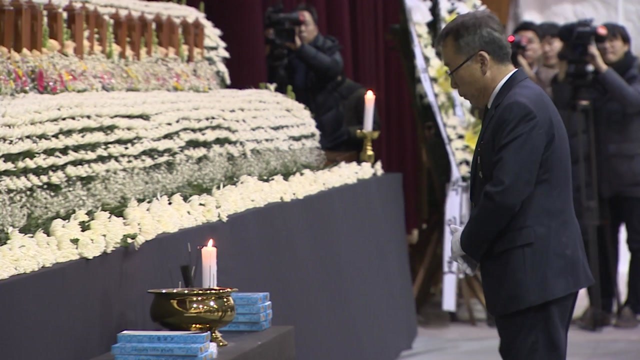 합동분향소 이틀째 조문 행렬...3차 합동감식 진행 / YTN