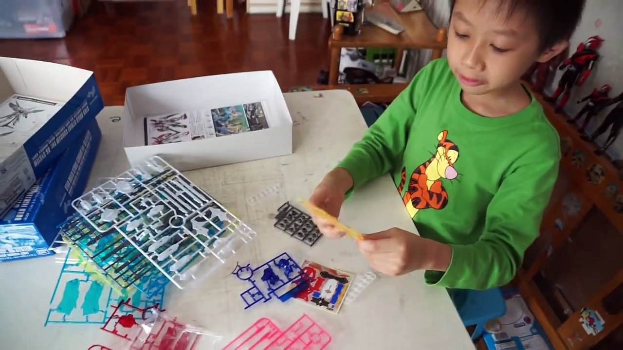 臭Fing介紹：HGBF 1/144 STAR BUILD STRIKE GUNDAM Ver.RG SYSTEM (new-11-30)