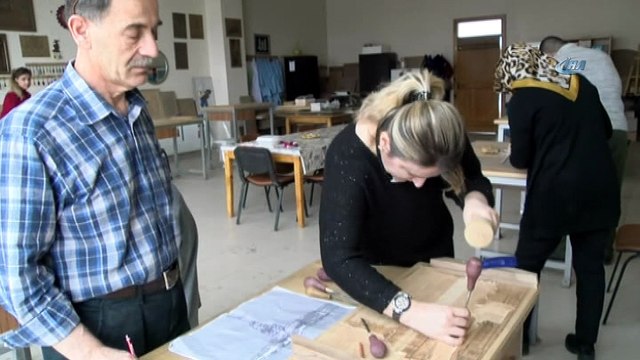 Yaşayan hazine ahşap ve hat oyma sanatı