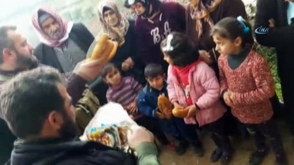 Askerimizin şehit düştüğü köyde halkın yaraları sarılıyor