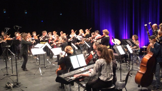 Les Mômes de l’archet jouent un célèbre générique à Pohermuzik