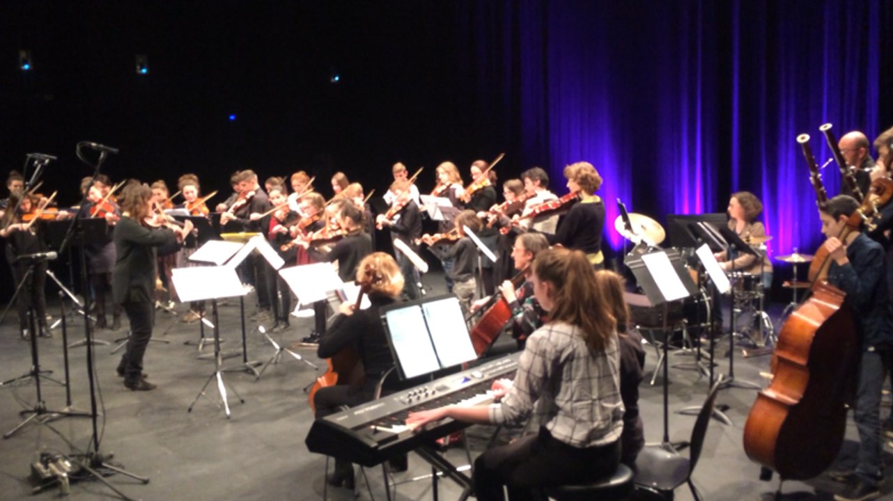 Les Mômes de l’archet jouent un célèbre générique à Pohermuzik