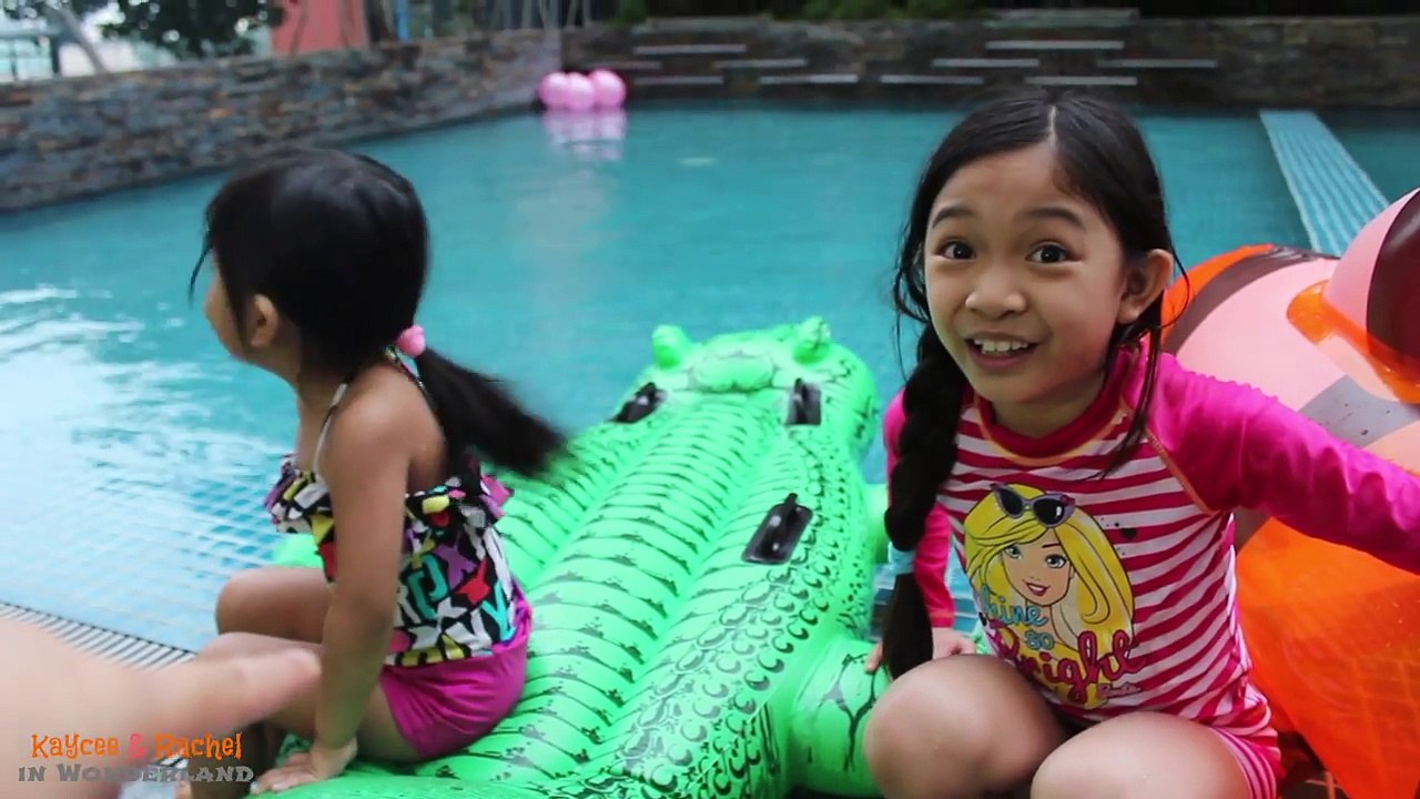 GIANT BALLOONS SURPRISE TOYS Challenge in huge POOL - Vídeo Dailymotion