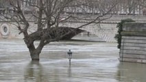 El río Sena se estabiliza en París, pero deja 1.500 evacuados en su región