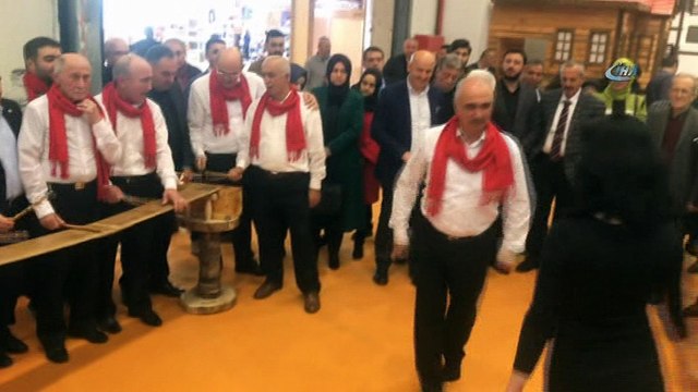 70'lik müzik grubu, tahta parçaları ile müzik yaptı