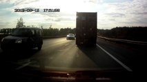 Dok se vozio autocestom, ispred njega su se direktno sudarila dva kamiona. Ono što je doživio kamiondžija ostaviće vas bez riječi!