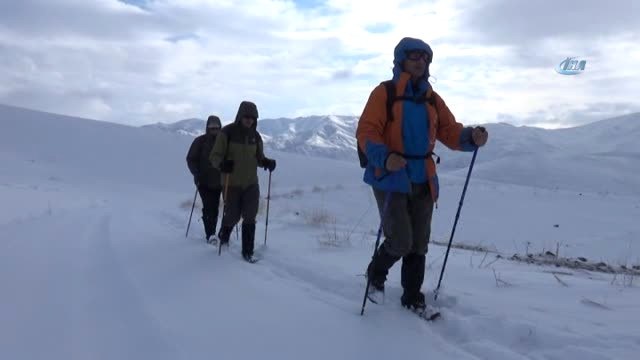 Yüksekova'nın Karlı Dağlarında Doğa Yürüyüşü