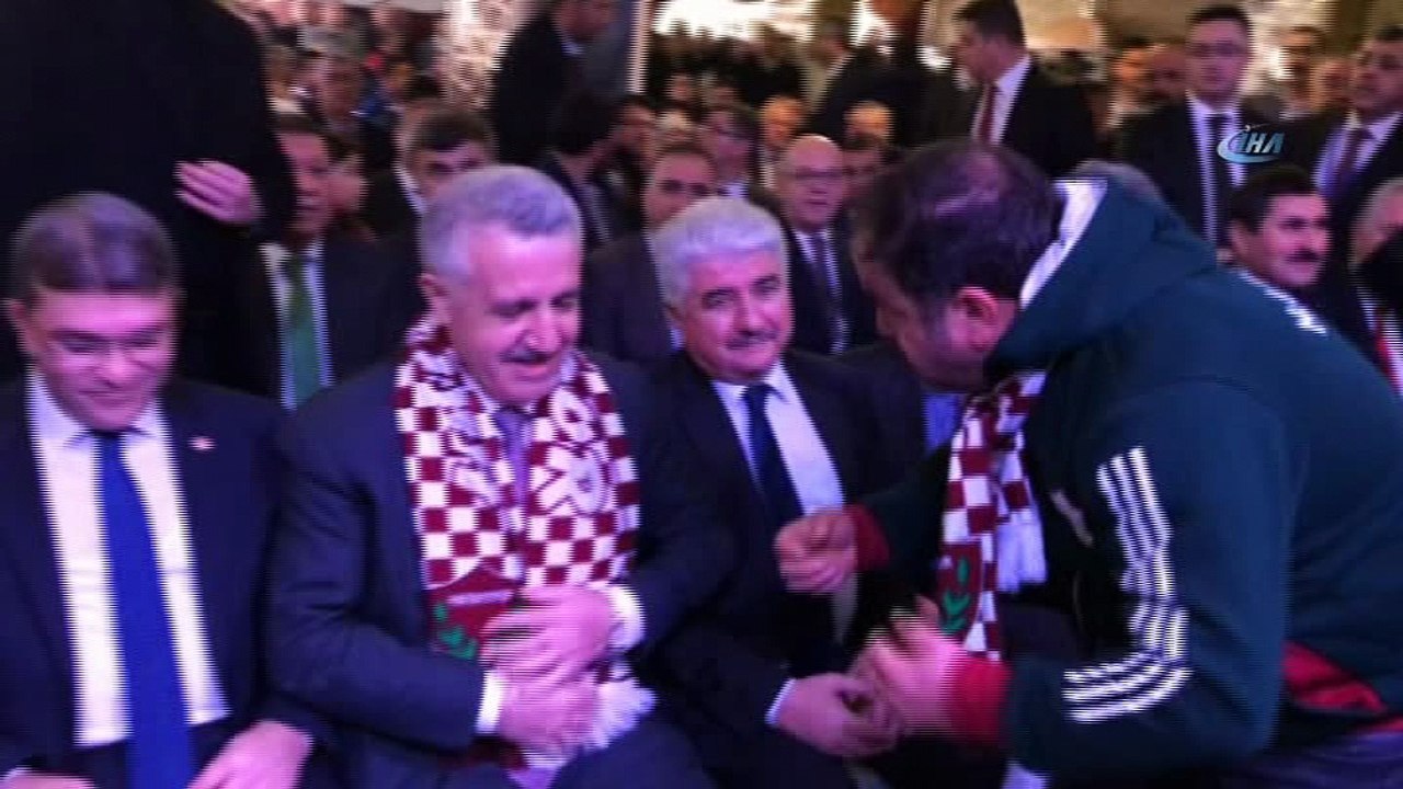 Bakan Arslan: 'Burnumuzun dibinde terör koridoru oluşturulmasına sessiz kalacak değiliz'- Ulaştırma Denizcilik ve Haberleşme Bakanı Ahmet Arslan, partisinin Antakya ilçe kongresine katıldı