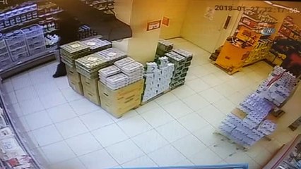 Samsun'da Marketten Yiyecek Çalan Genç Kız Kameraya Yakalandı