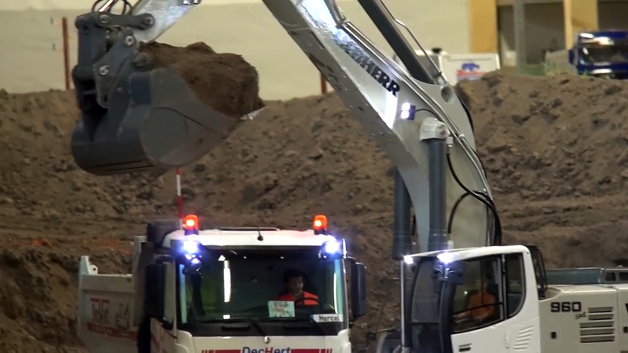LIEBHERR 960 SME! RC EXCAVATOR! EARTH MOVING! STONEBREAKER-AREA! PREMACON! RC DIGGER!