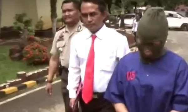 Ibu ini tega Aniaya Anak Tirinya