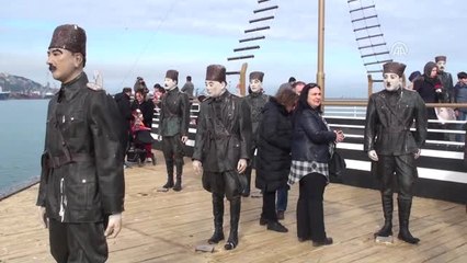 Mübadiller Atalarını Denize Karanfil Bırakarak Andı