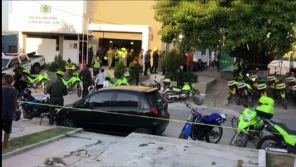 Policiais mortos e dezenas de feridos em ataque na Colômbia