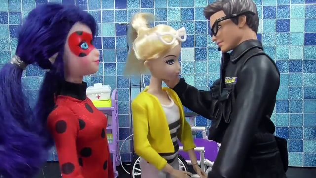 Chloe Embarazada gemelos y ladybug y cat noir salvan a su bebe | videos y juguetes de ladybug