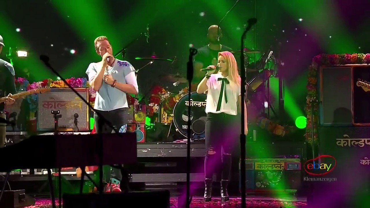 Coldplay & Shakira A Sky Full of Stars - Live