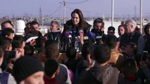 Angelina Jolie visita refugiados na Jordânia