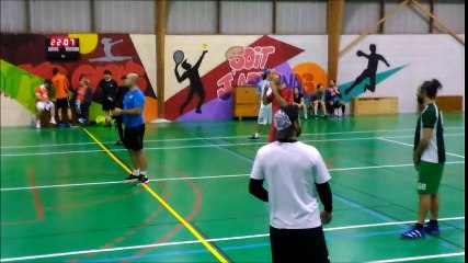 Vidéo 4 handball après le frisbee L'utimate club Niort avec les Vermeil.