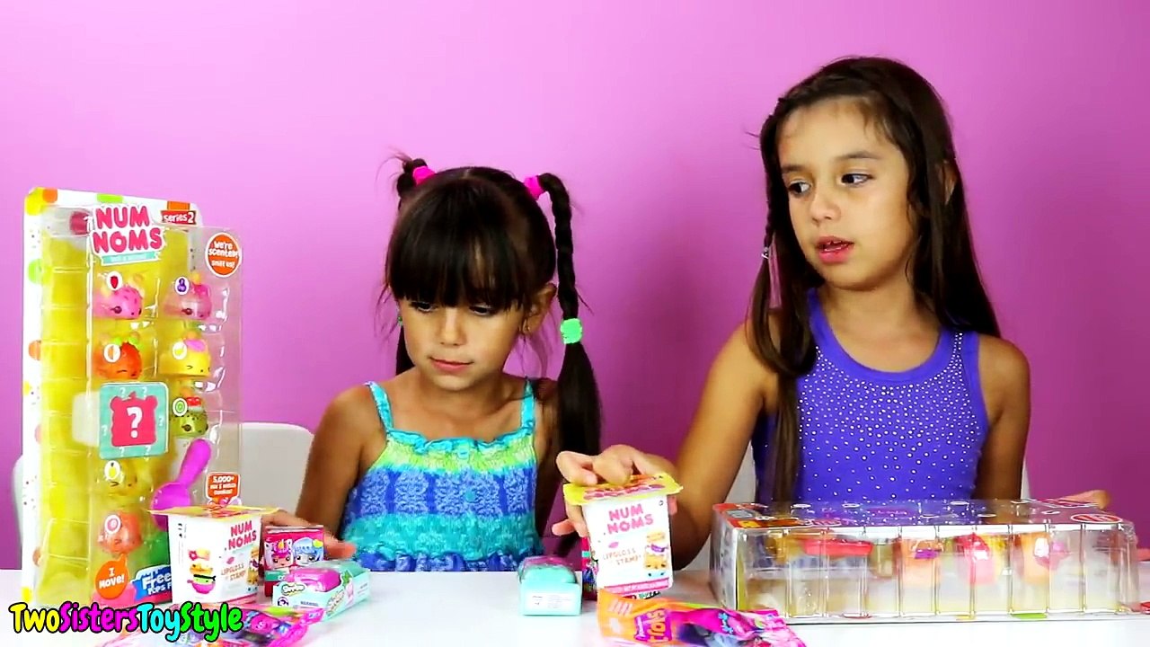 GIANT SURPRISE TREASURE EGG HUNT AT THE BEACH - Opening Toy Surprises - Shopkins, Num Noms