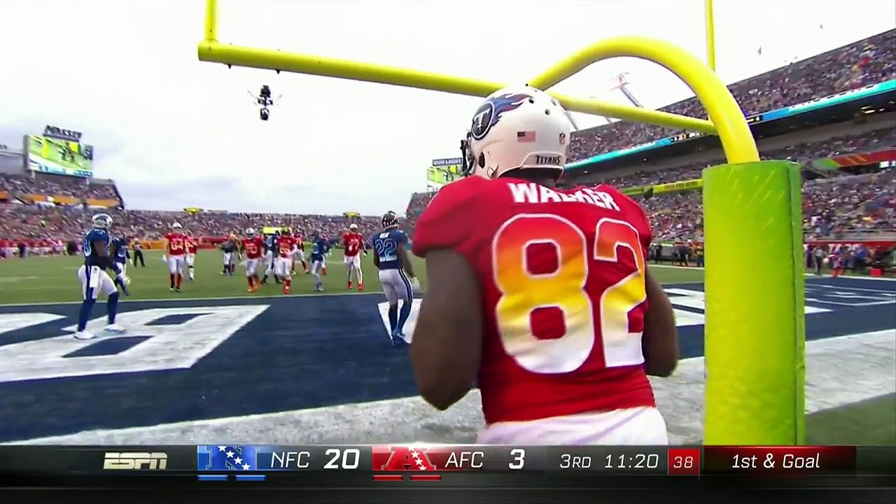 Kansas City Chiefs QB Alex Smith fits tight-window throw in to Tennessee Titans TE Delanie Walker for AFC's first TD