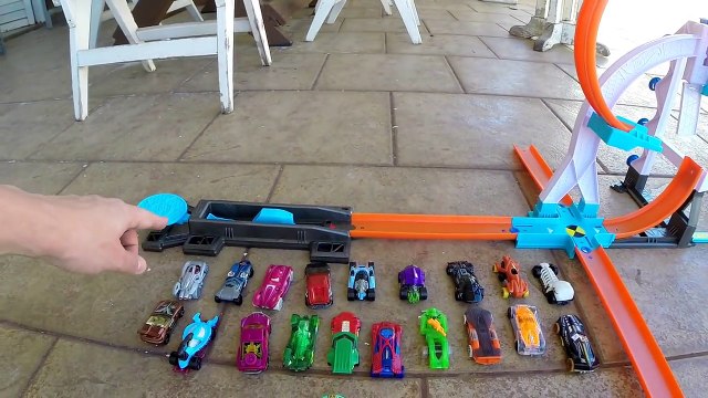 Hot Wheels Pista Kit Acrobático Conjunto de Manobra em Português