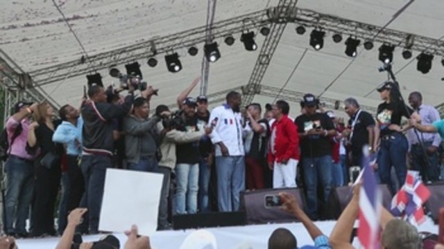 Vladimir Guerrero es recibido con honores a su llegada a República Dominicana