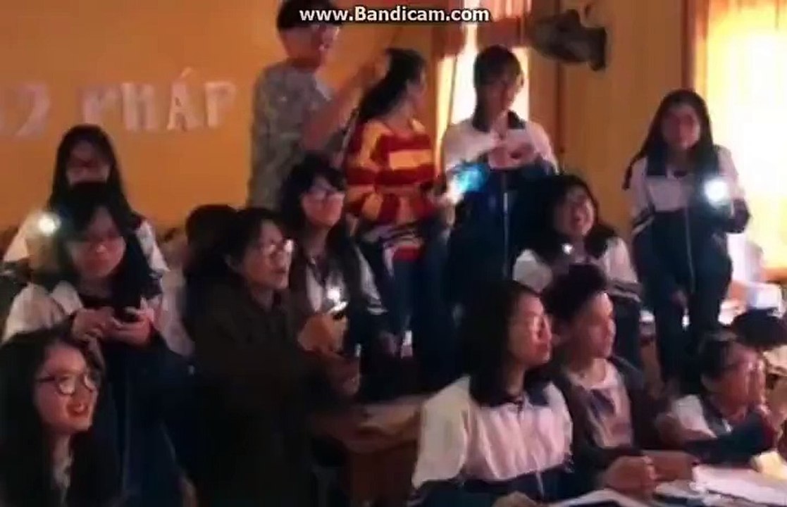 Fan Kpop cổ vũ U23 Việt Nam trên nền nhạc DNA BTS